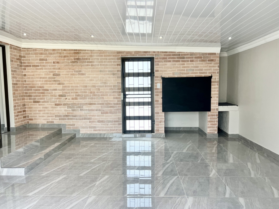 3 Bedroom Property for Sale in Bothasig Western Cape